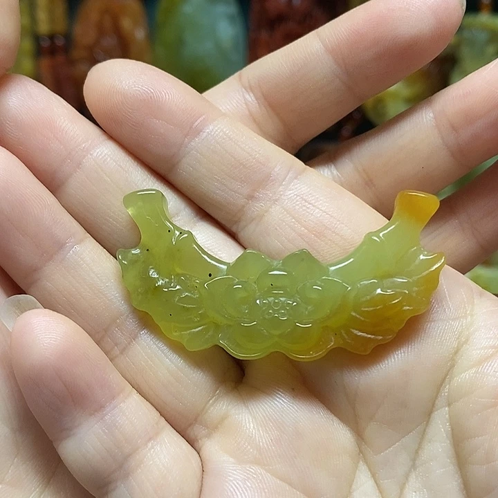 未镶嵌岫玉吊坠(赠链)