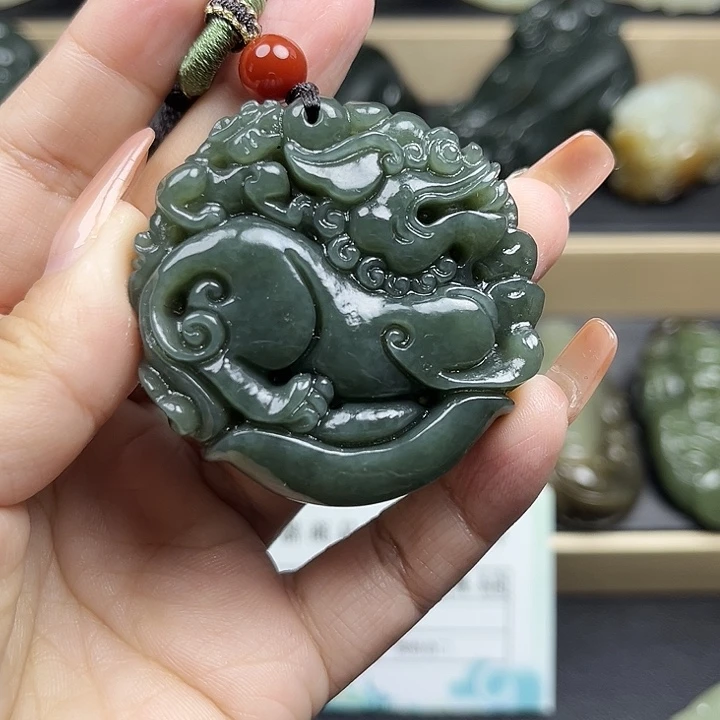 颈饰未镶嵌和田玉