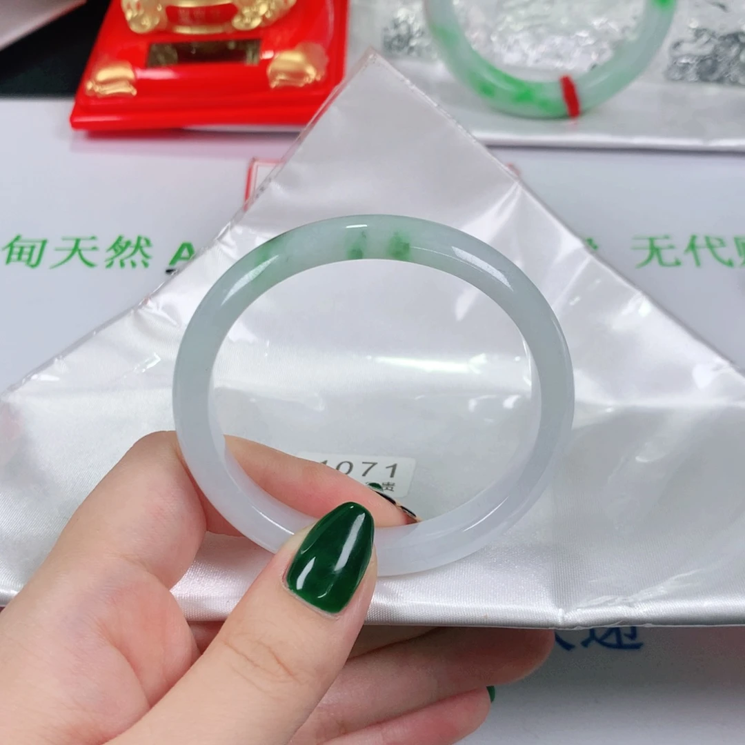 翡翠手镯（圆镯）未镶嵌贵妃1071
