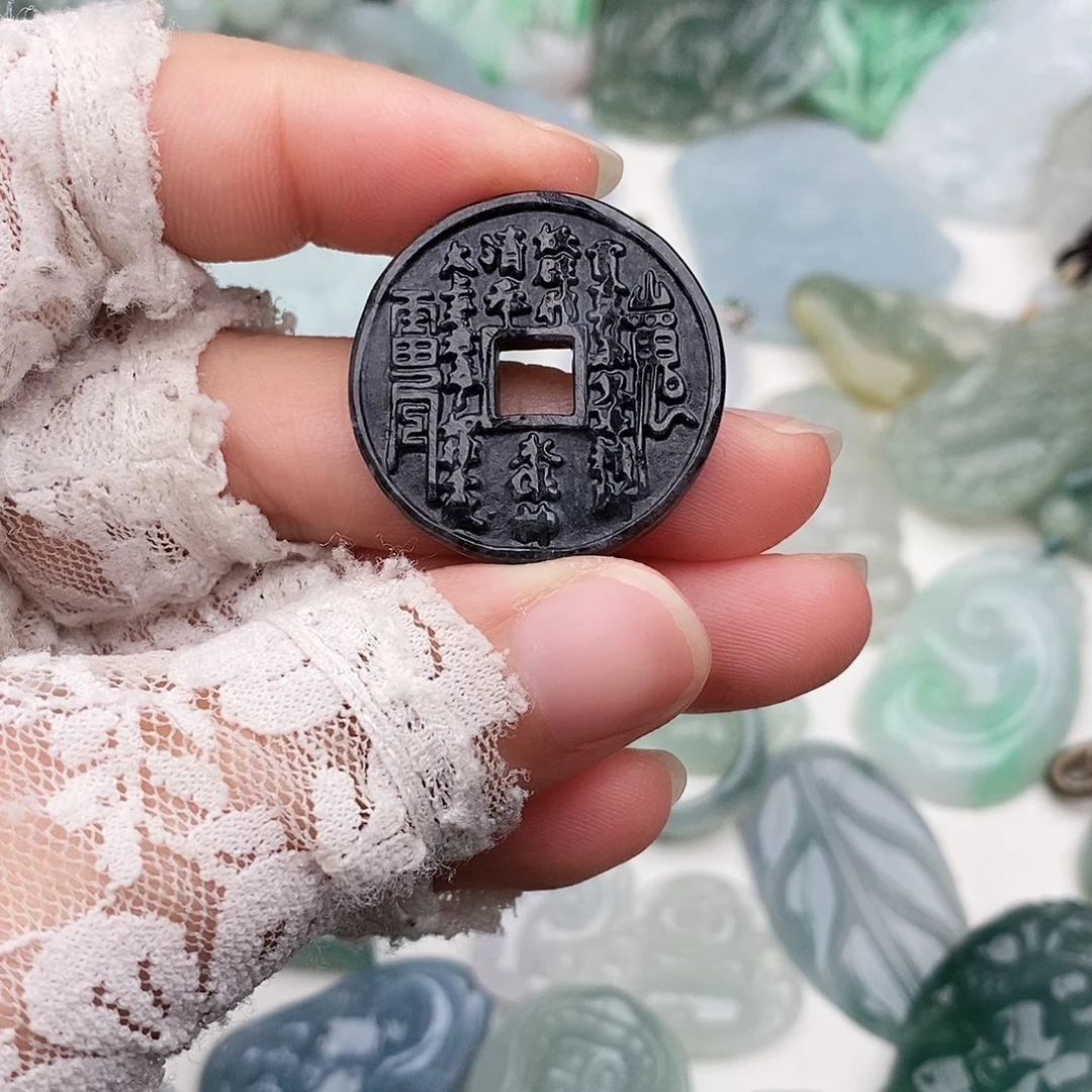 翡翠未镶嵌颈饰山鬼