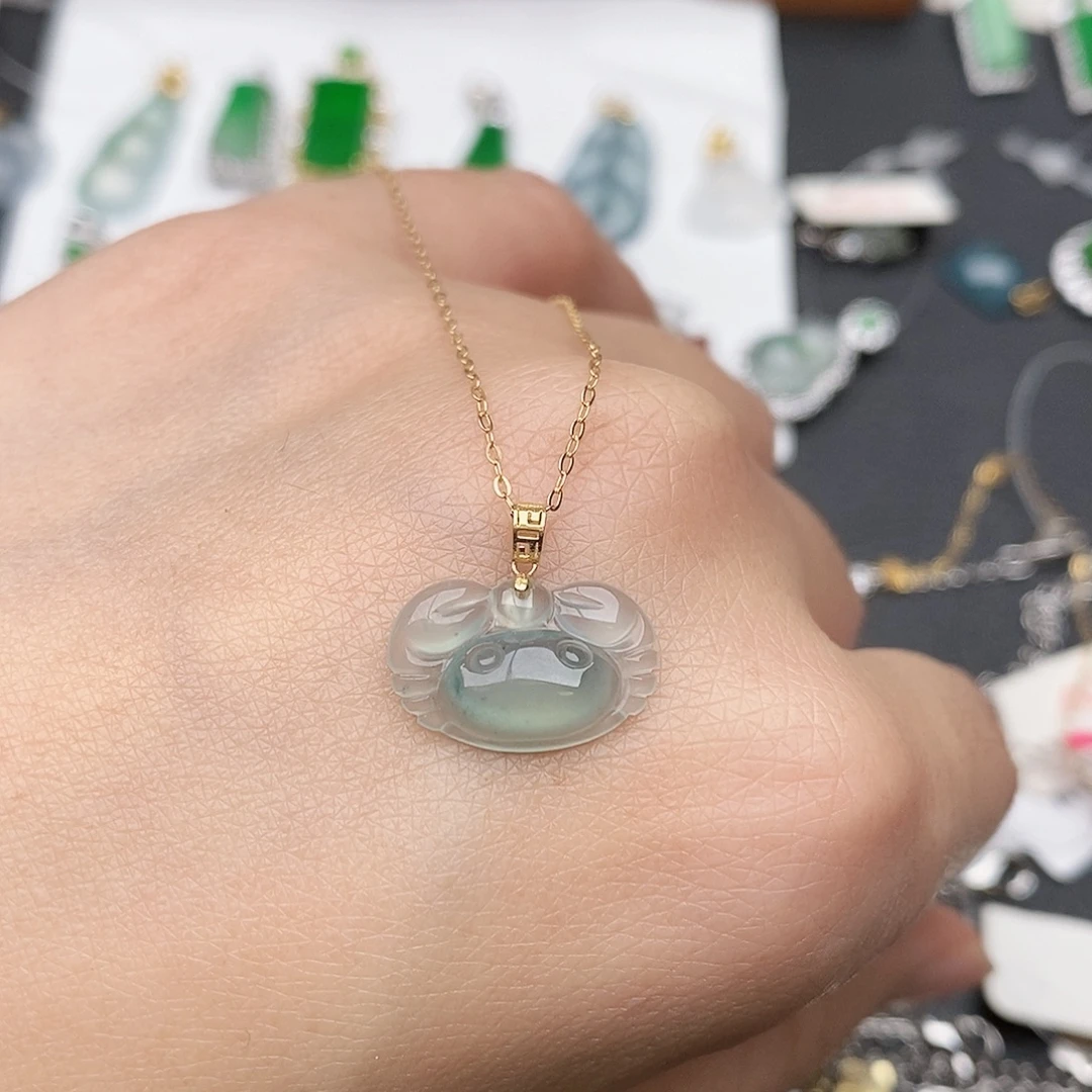 翡翠18K金镶嵌颈饰螃蟹吊坠