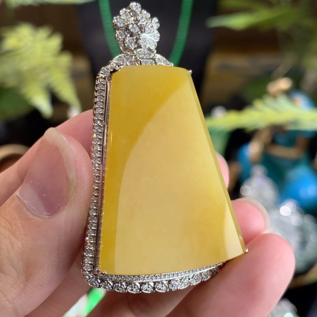 【闪购商品】翡翠18K金镶嵌颈饰无事牌