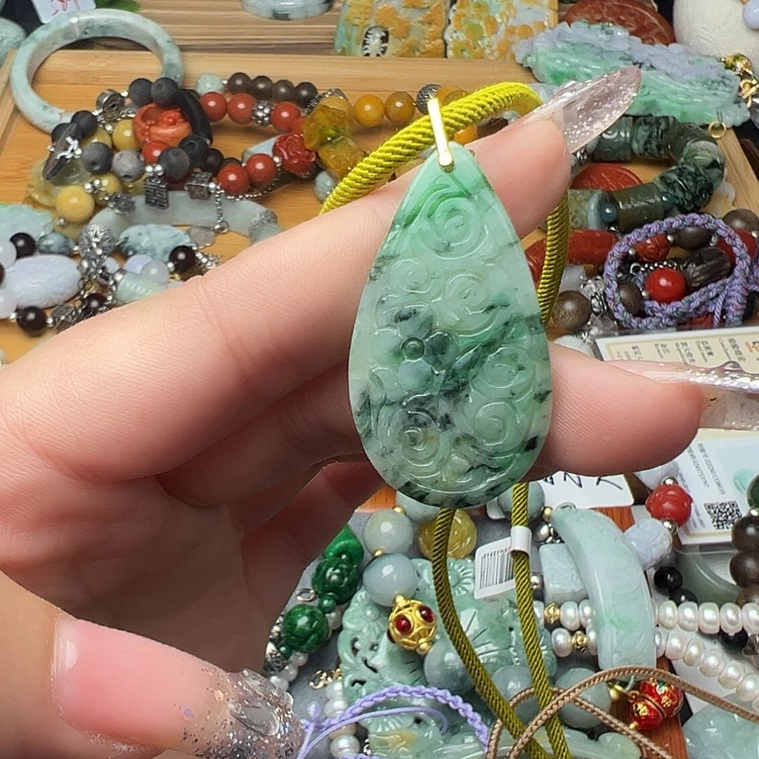 翡翠吊坠(赠链)未镶嵌吊坠