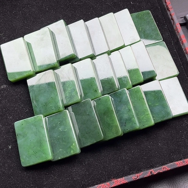 和田玉俄罗斯乌兰海无事牌碧玉多样性发一未镶嵌