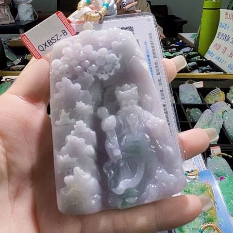 翡翠未镶嵌颈饰一个