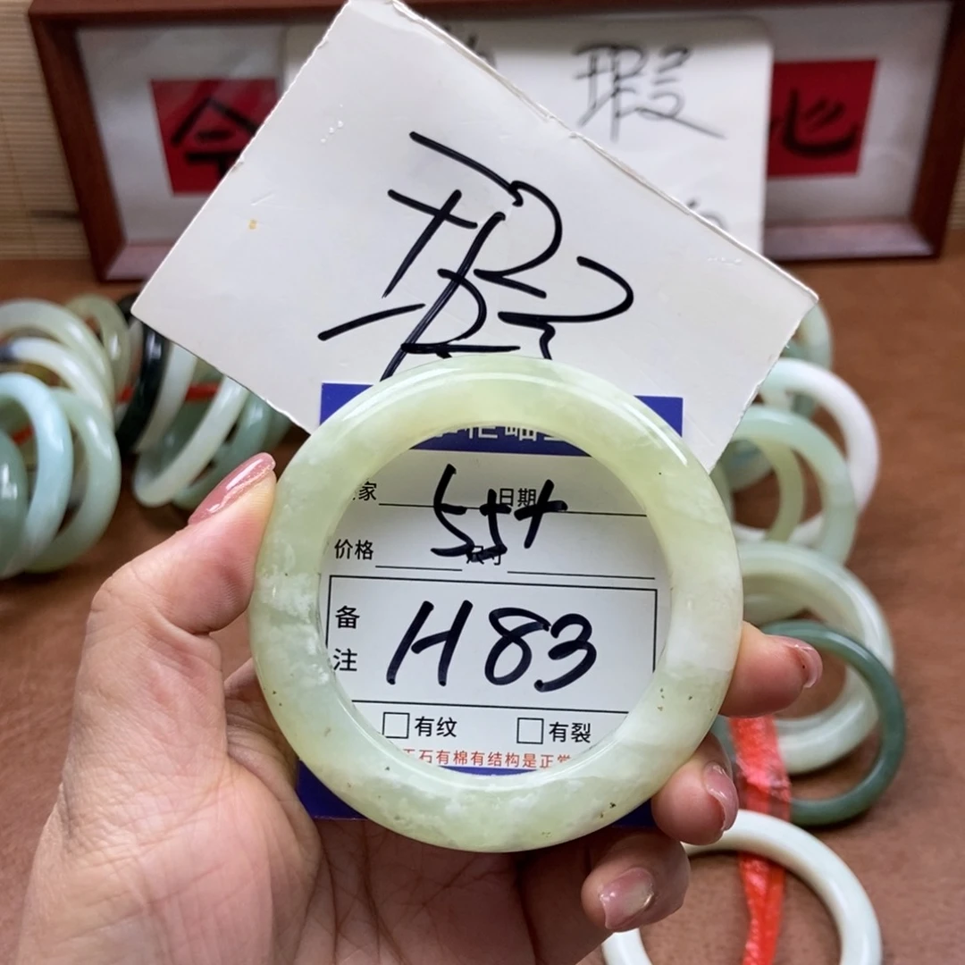 岫玉手镯手镯未镶嵌