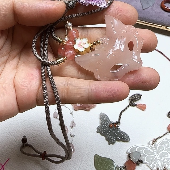 ****宝石英岩玉未镶嵌颈饰