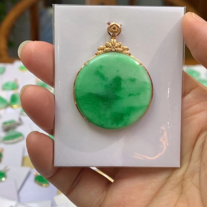 翡翠颈饰18K金镶嵌翡翠翡翠吊坠