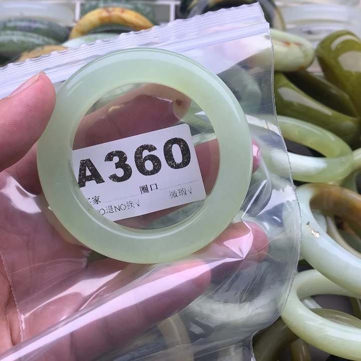 笨***笨未镶嵌蛇纹石玉手镯