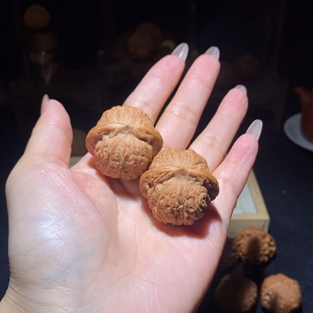 文玩核桃吊坠血麒麟36