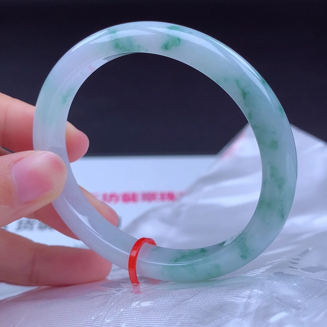 翡翠未镶嵌手镯（贵妃镯）000253