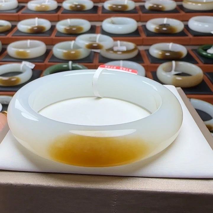 和田玉（糖玉）手镯未镶嵌55.5圈