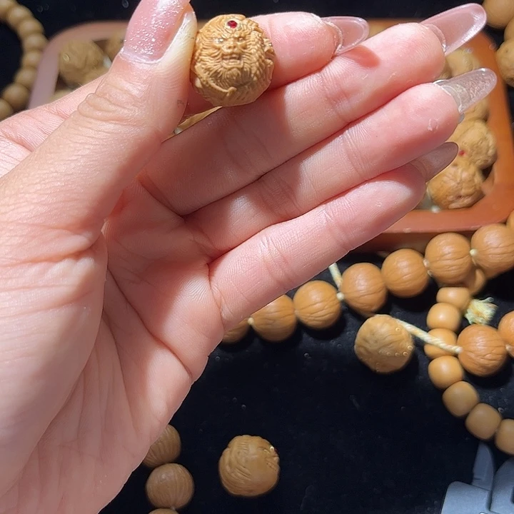 猴头核桃吊坠干****德18雕刻单颗全品无瑕无药