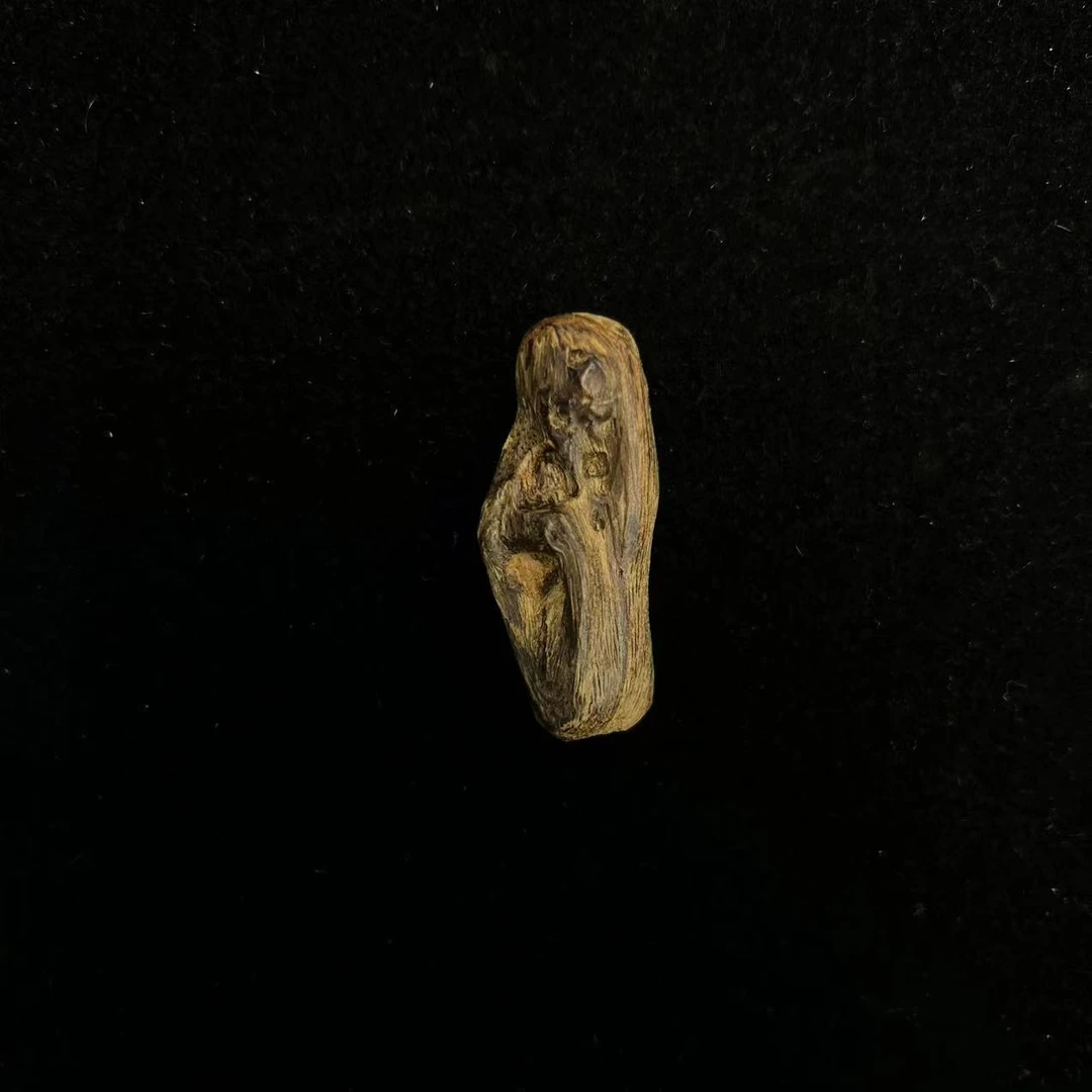 A3122越南芽庄沉香熟结九分沉万佛朝宗3.81x1.53x1.25cm 3.31g