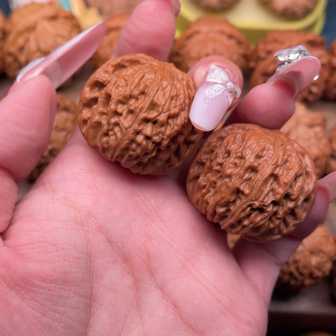 文玩核桃把件红皮正磨35