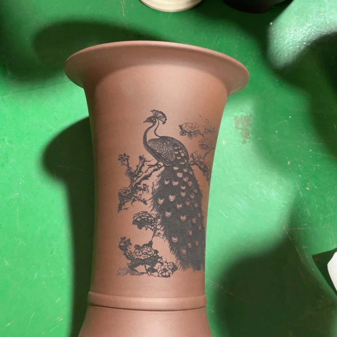 紫砂花盆刻绘孔雀