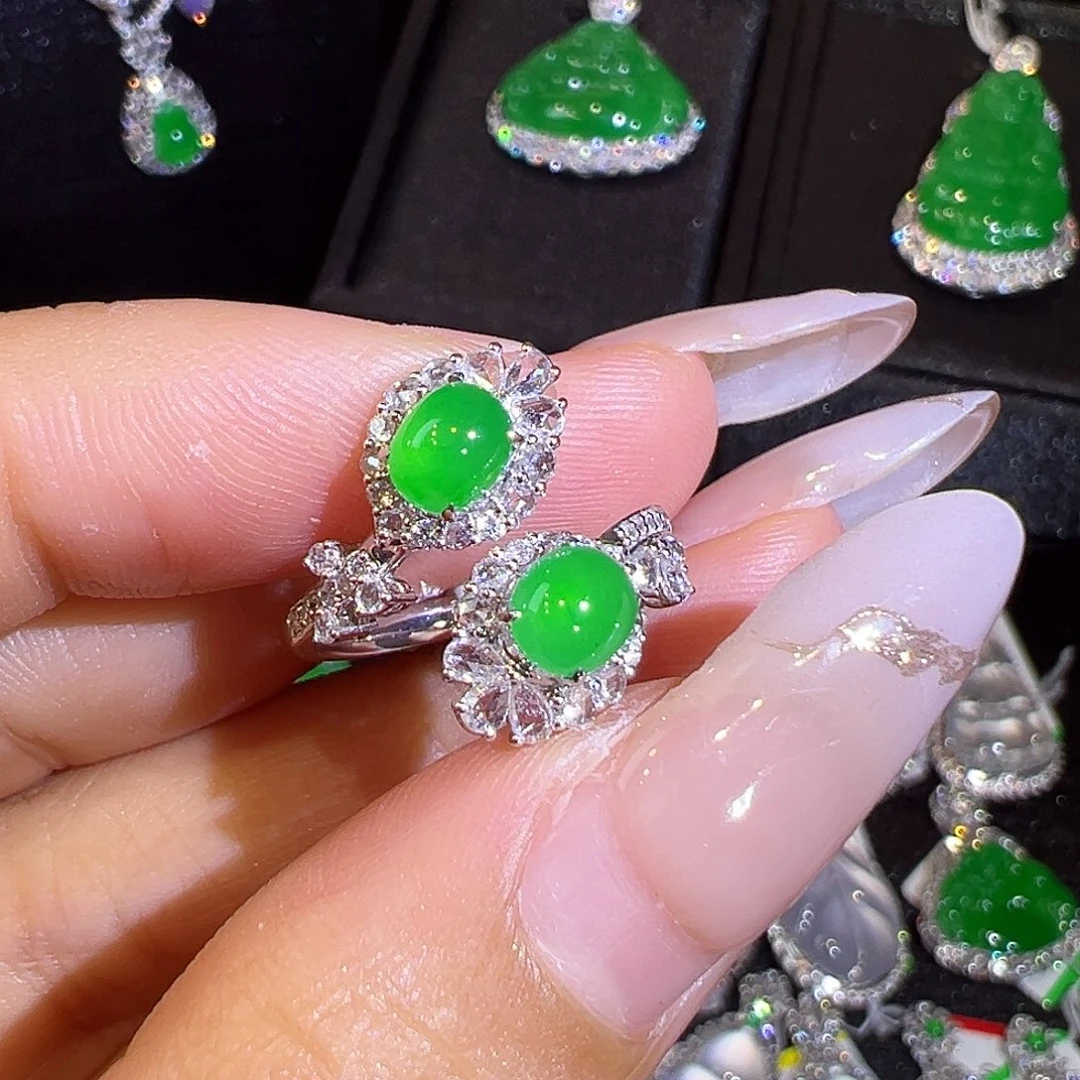 翡翠戒指18K金镶嵌翡翠