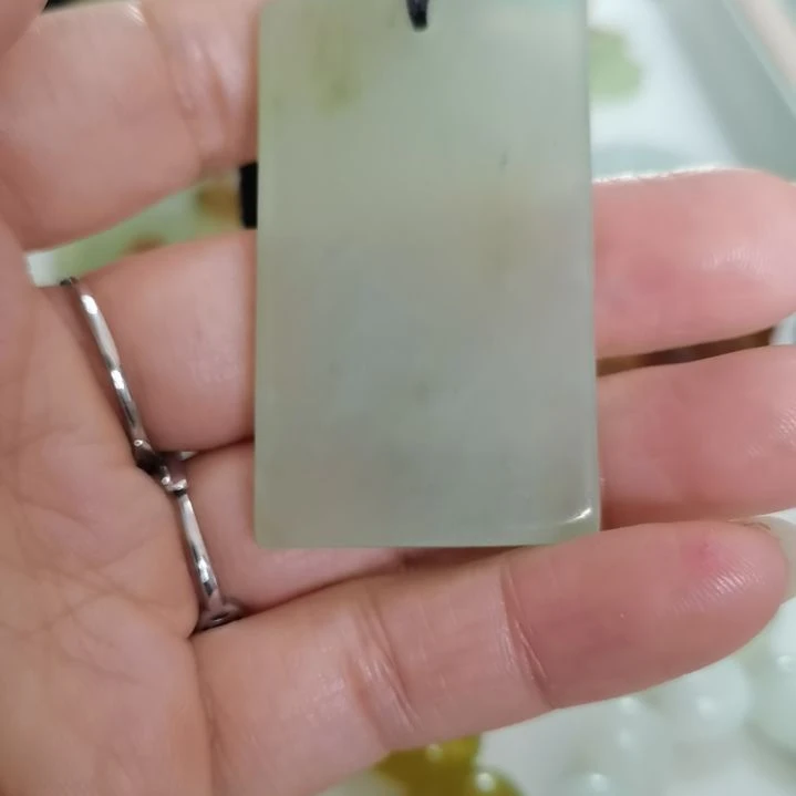 蛇纹石玉未镶嵌吊坠