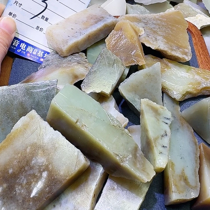 和田玉未镶嵌珠宝奇石