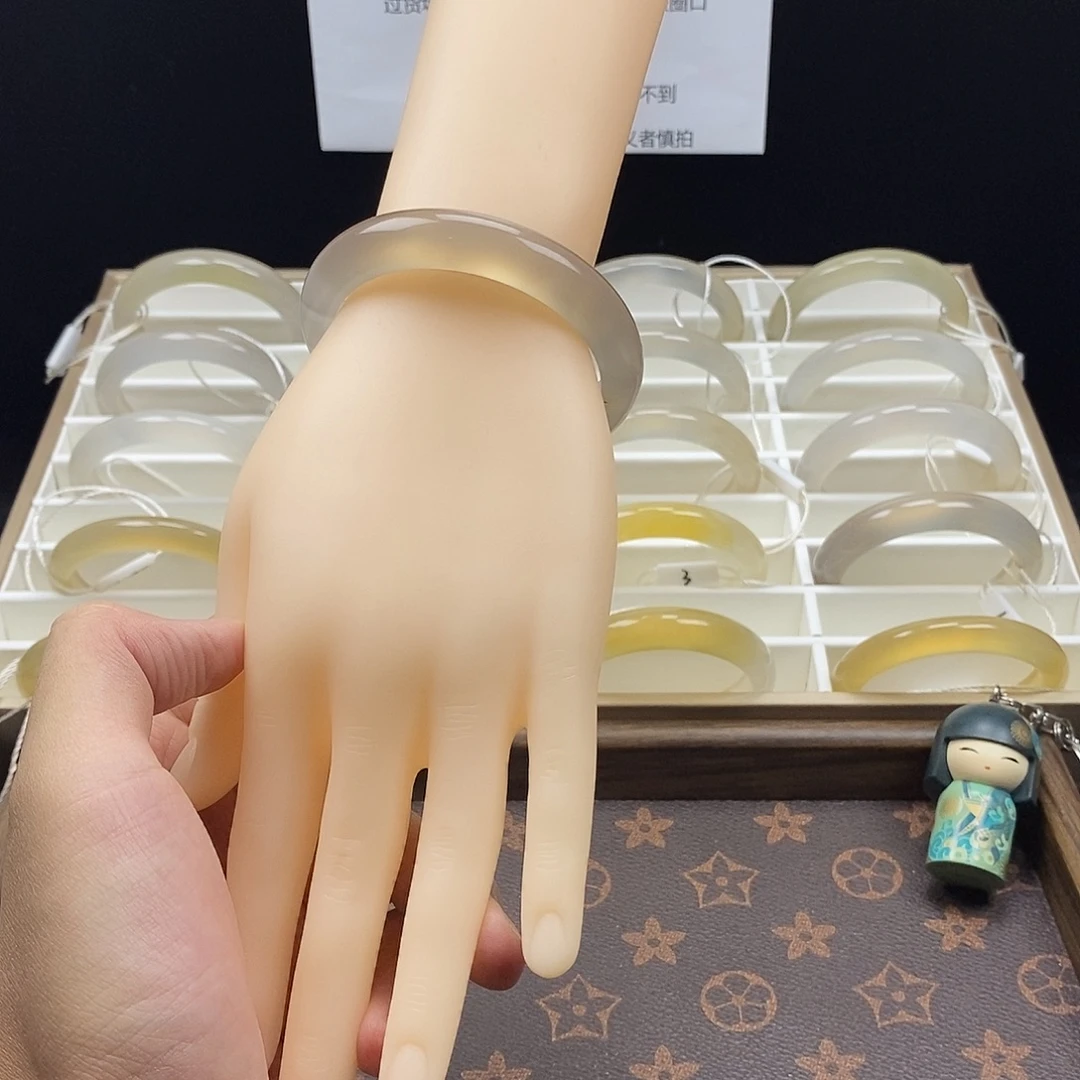 M***G玛瑙/玉髓未镶嵌手镯