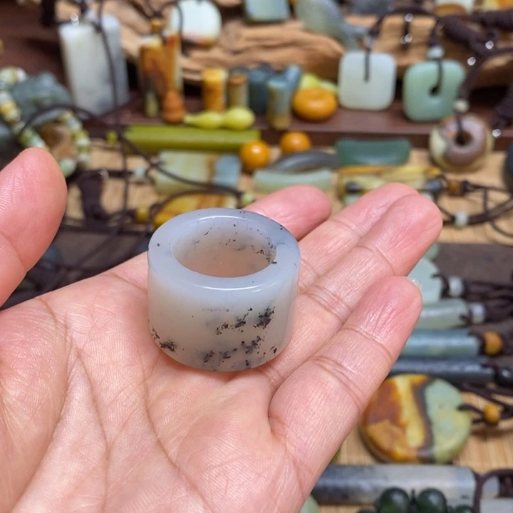 蛇纹石玉未镶嵌挂件