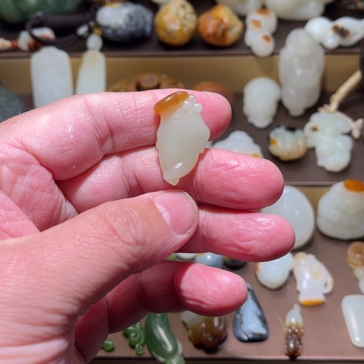 和田玉（糖玉）未镶嵌吊坠(不含链)