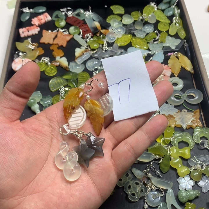 蛇纹石玉耳钉足银镀金镶嵌霜*?