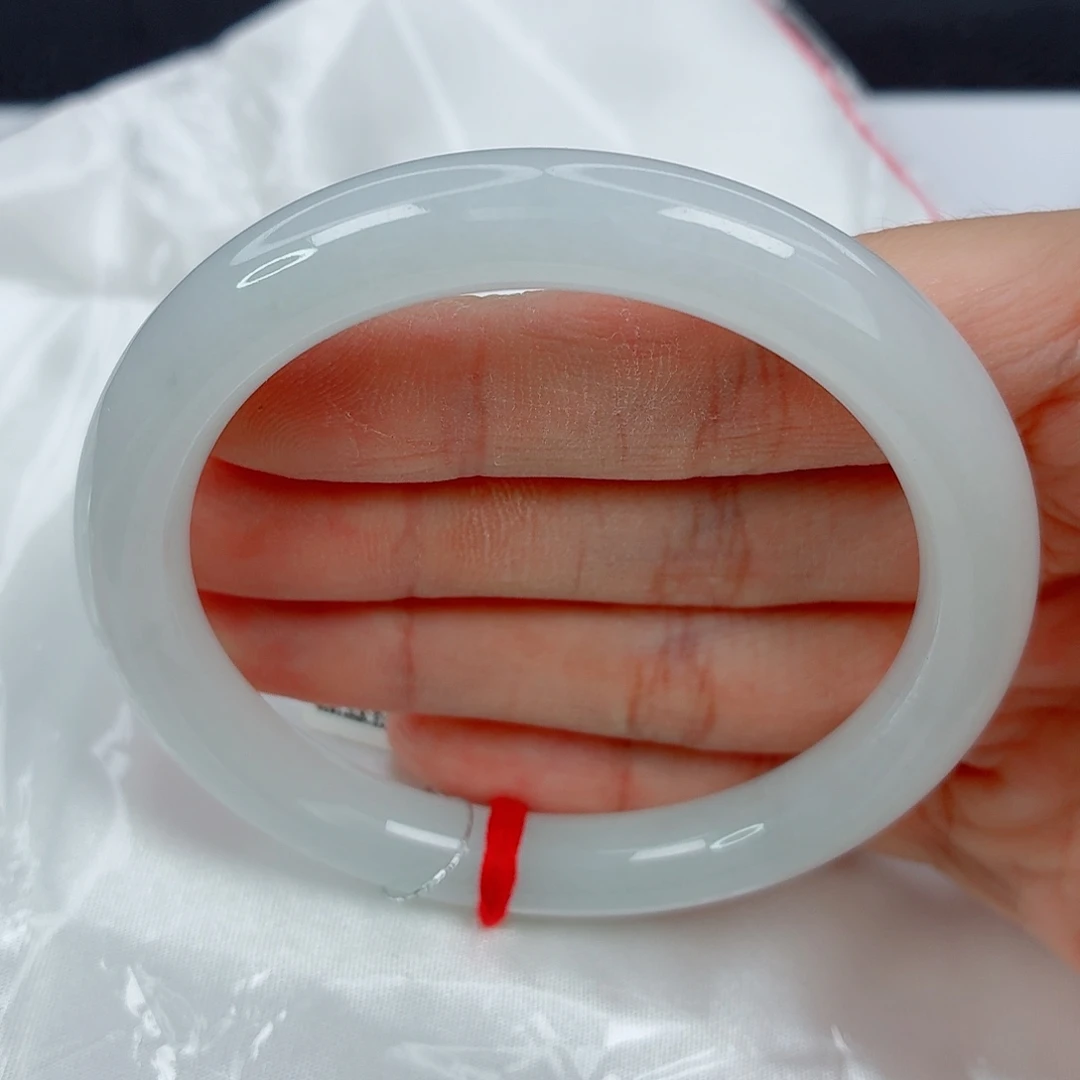 翡翠未镶嵌手镯56圆条，牛奶白细腻，030