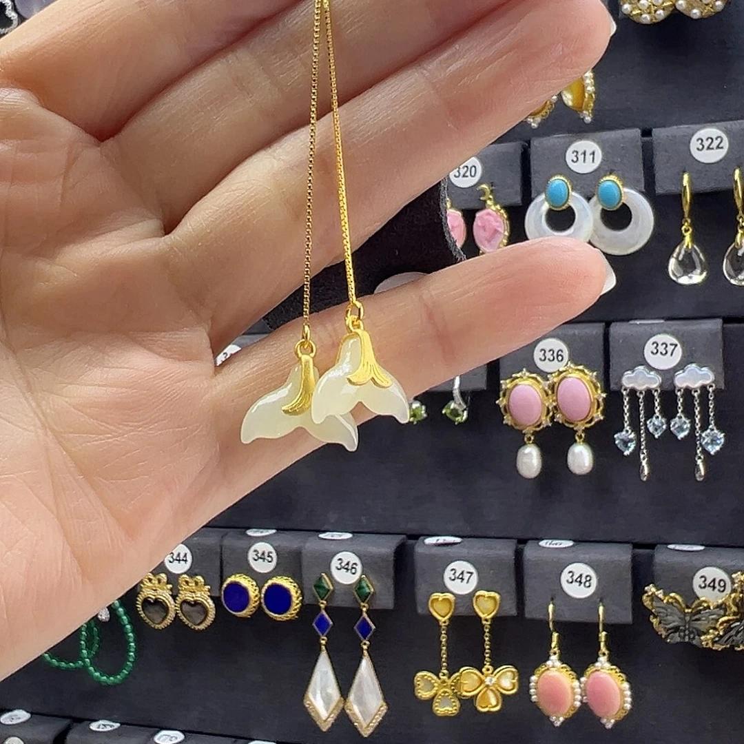 豆***姐和田玉未镶嵌耳饰通体纯银天然和田玉鱼尾巴耳线