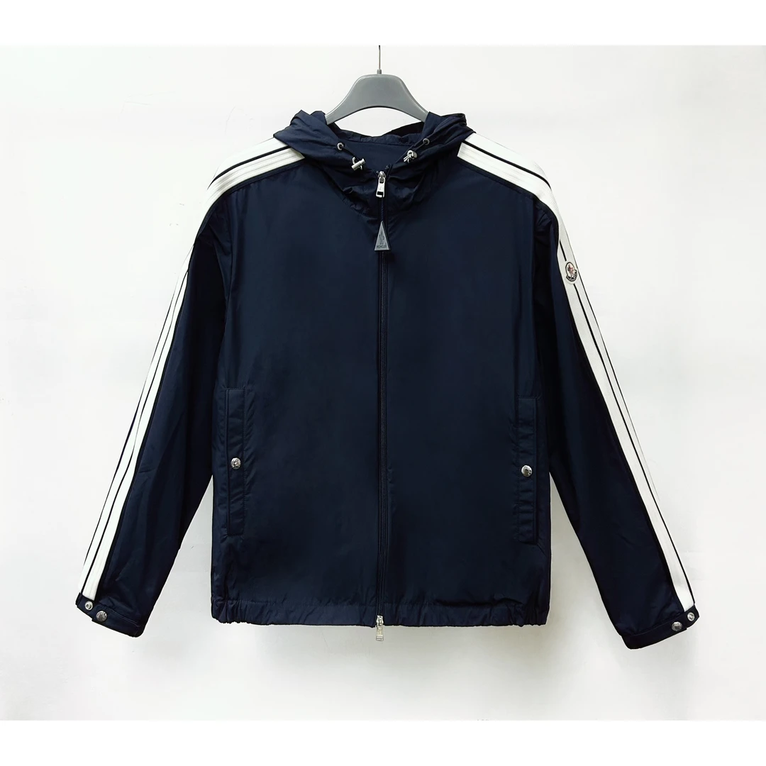 未使用 MONCLER LY袖子白色条纹织带 深蓝色风衣外套 1A00187