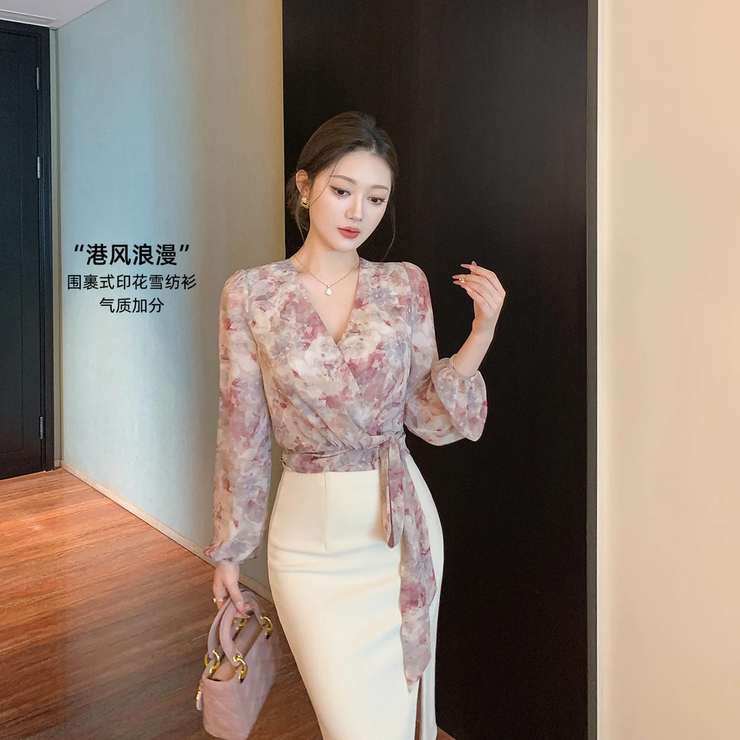 林关关【港岛玫瑰】围裹式交叠设计V领印花雪纺衫轻熟气质上衣女