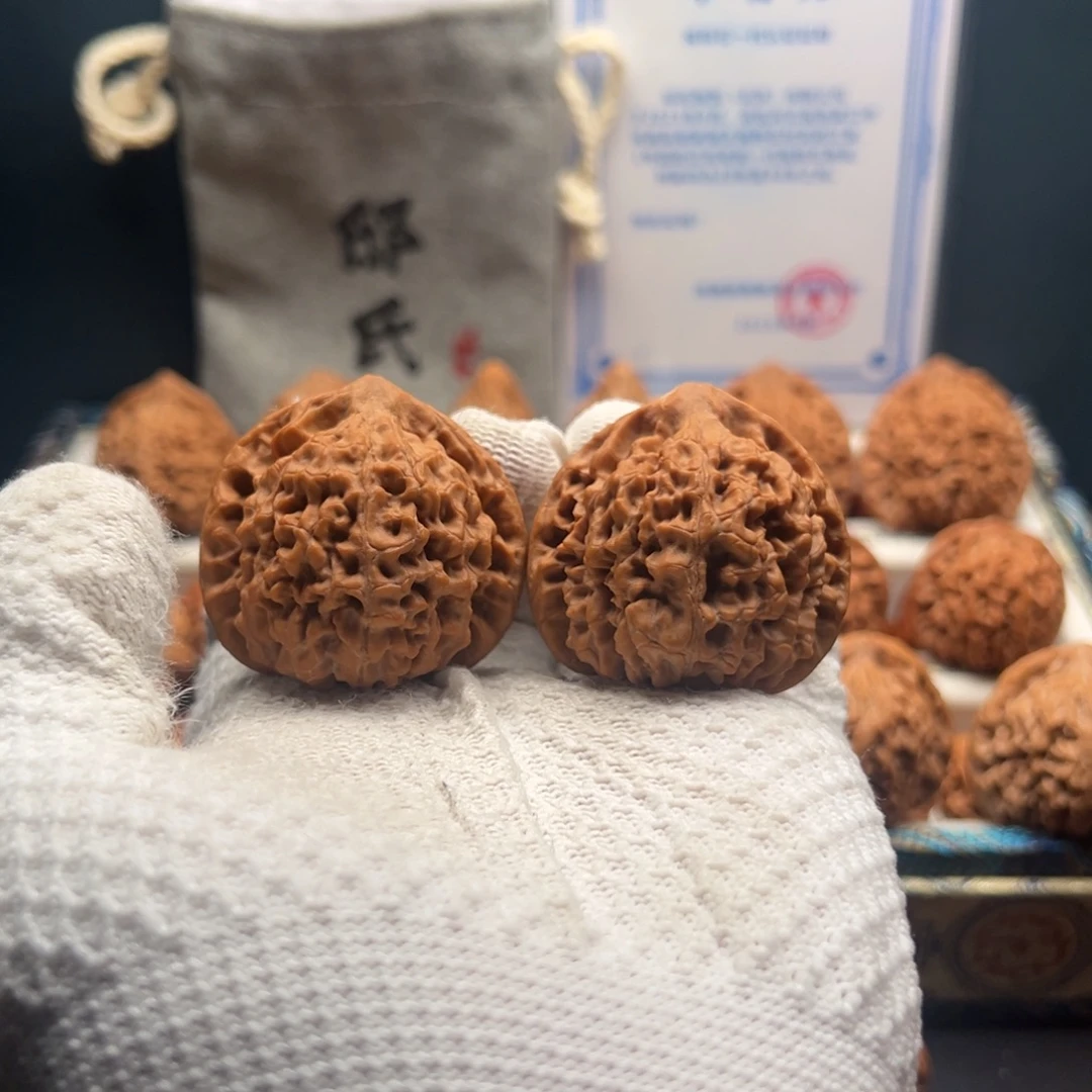 愚***、文玩核桃吊坠官帽