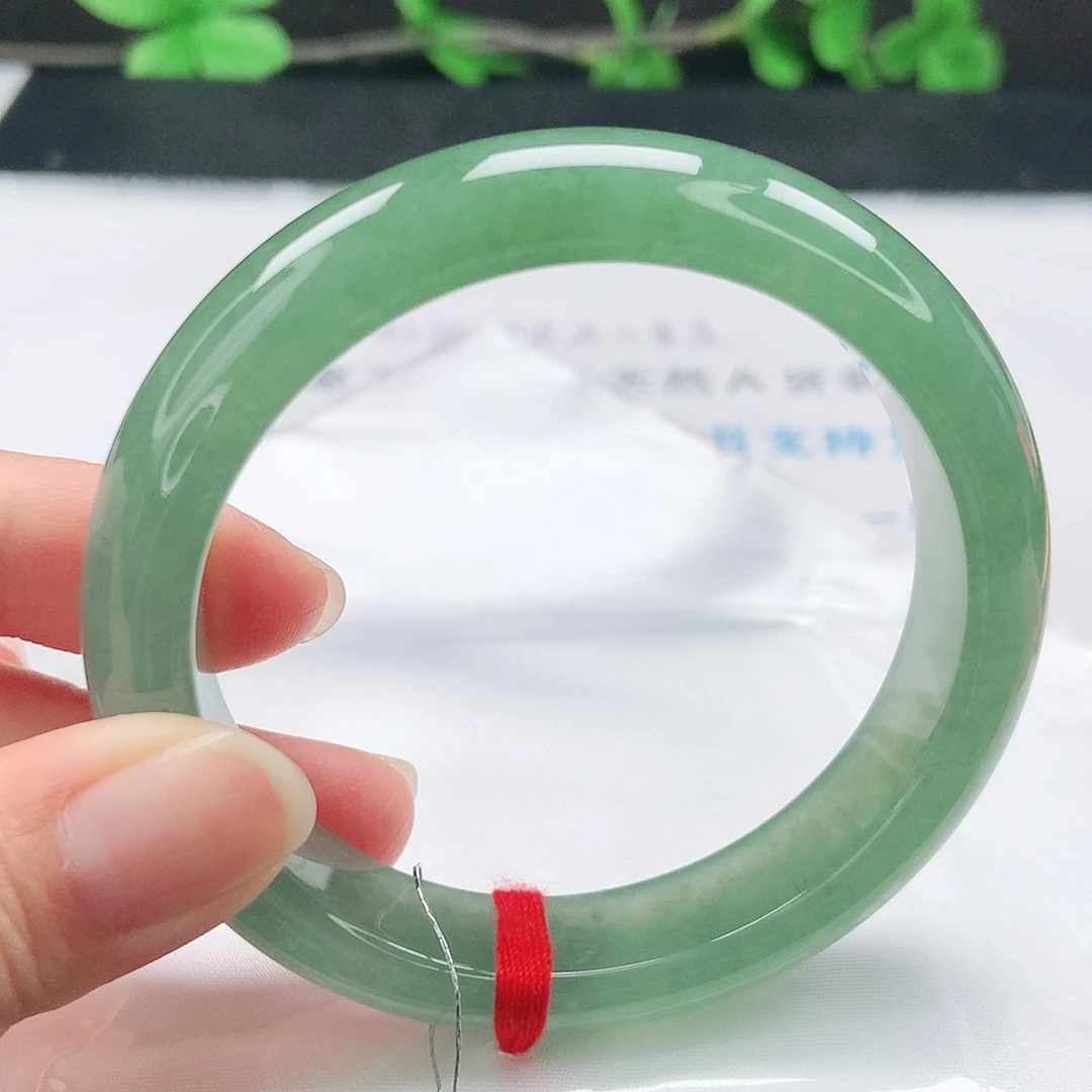 翡翠手镯未镶嵌56圈