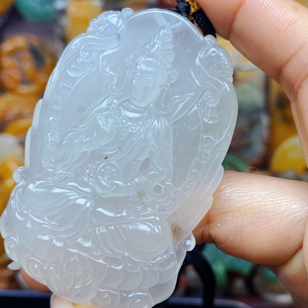 未镶嵌石英质玉（黄龙玉）颈饰