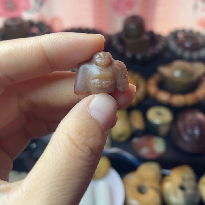 颈饰未镶嵌岫岩河磨玉（透闪石质玉）