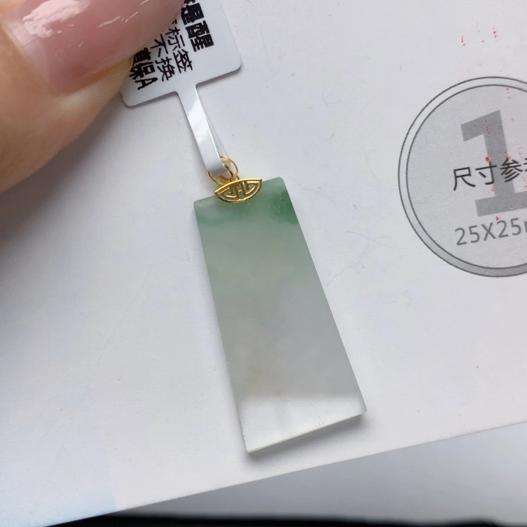 颈饰18K金镶嵌翡翠