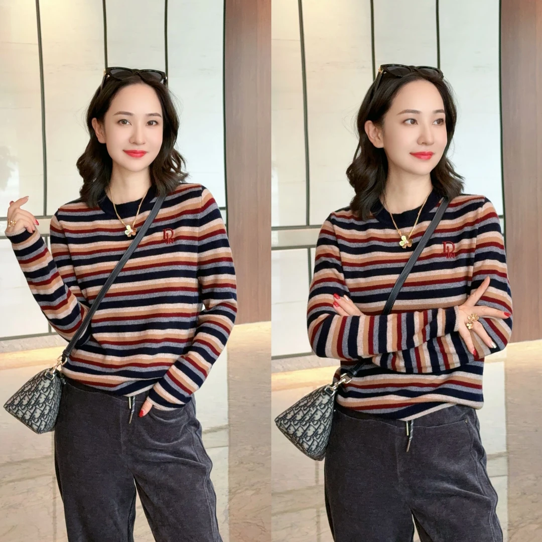 JDND轩羽【彩色条纹】 100%羊毛圆领内搭长袖条纹刺绣针织衫XY25552