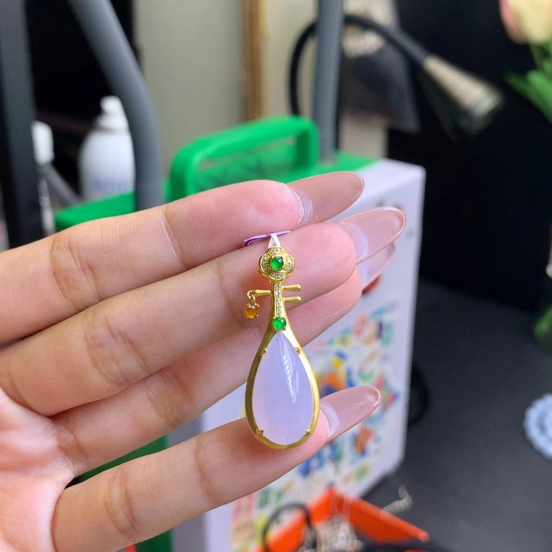 翡翠18K金镶嵌颈饰