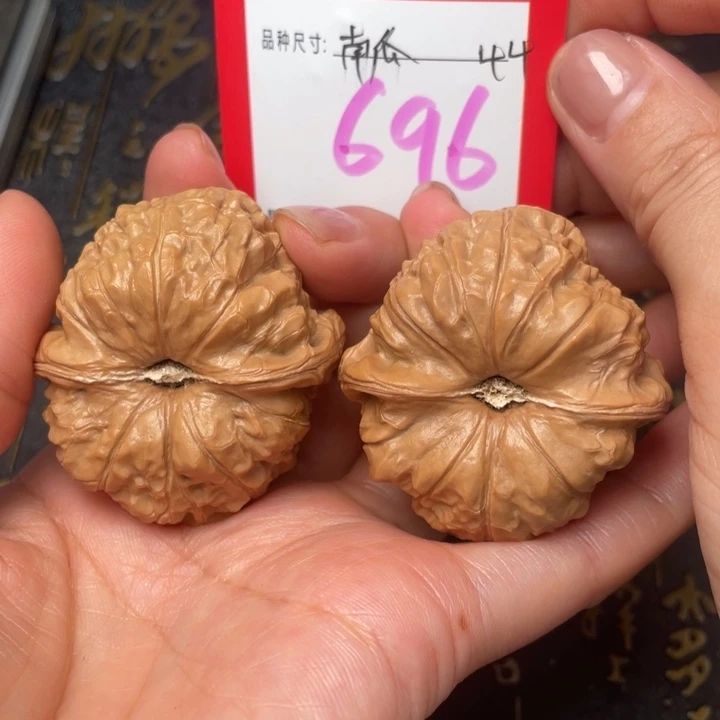 吊坠桃核文玩了吗