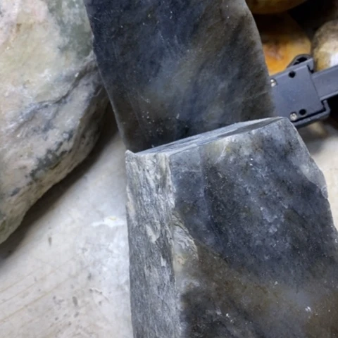 透闪石质玉未镶嵌珠宝半成品