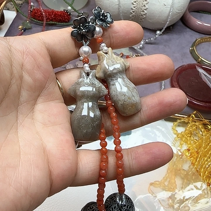 石英质玉未镶嵌颈饰