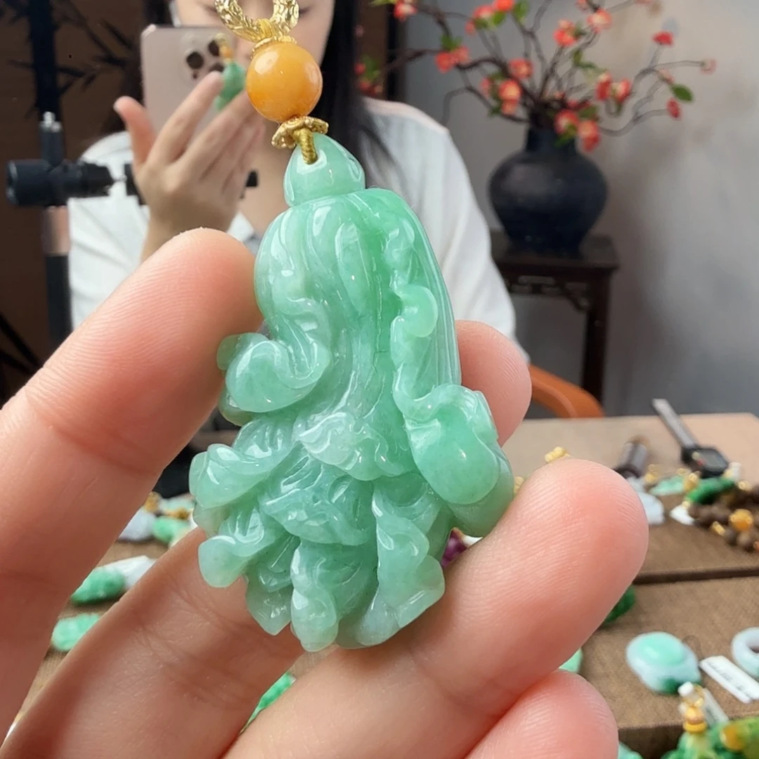 翡翠未镶嵌吊坠(赠链)