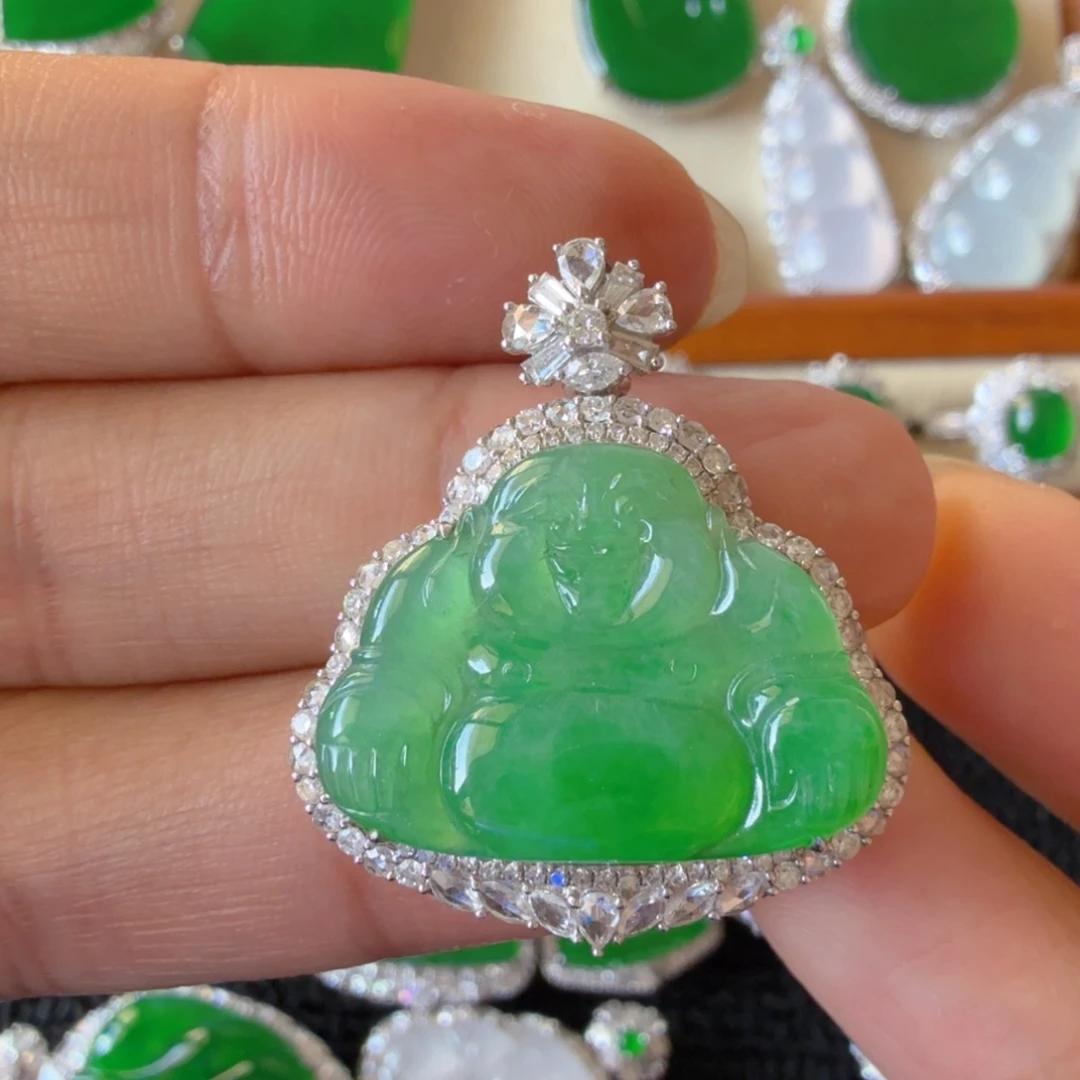 翡翠18K金镶嵌颈饰吊坠