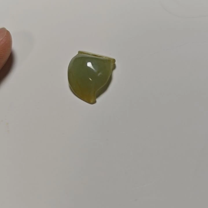 翡翠未镶嵌挂件桃
