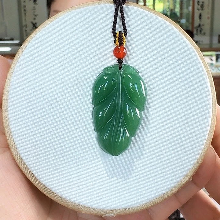 颈饰未镶嵌密玉（石英质玉）