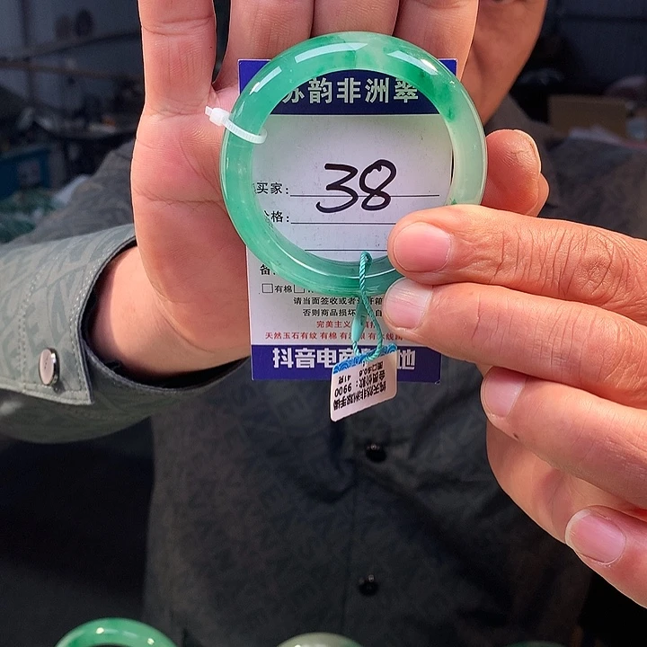 石英质玉（非洲翠）未镶嵌手镯