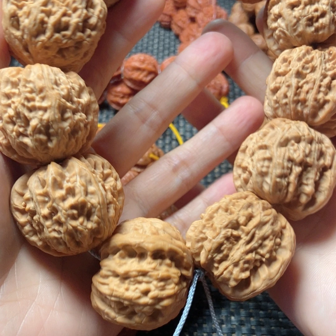 大***哥吊坠文玩核桃白狮子手串