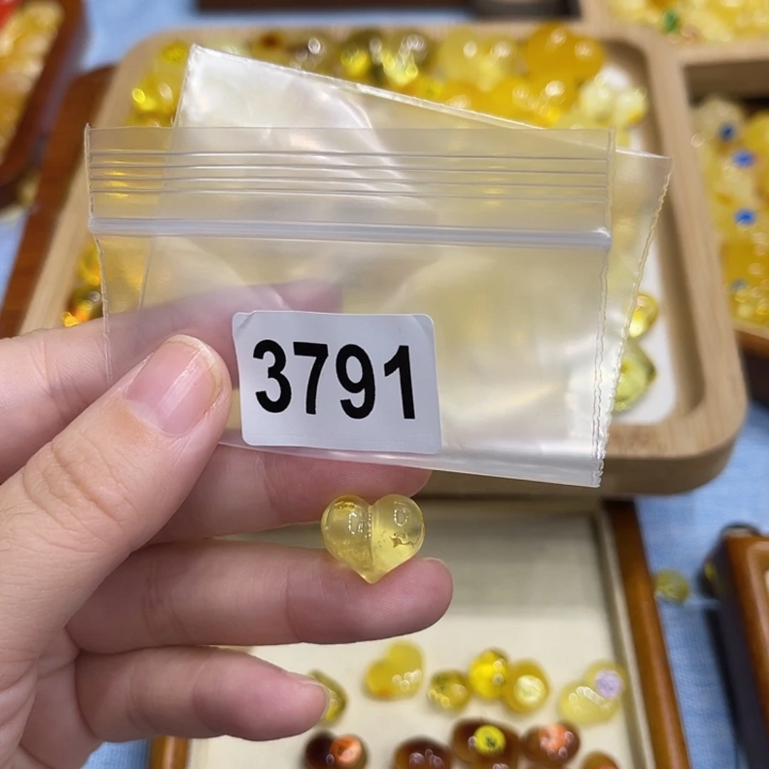 琥珀未镶嵌珠宝奇石