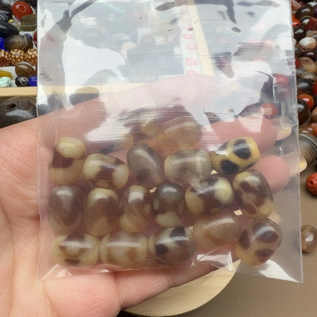 李***.玛瑙/玉髓未镶嵌珠宝半成品
