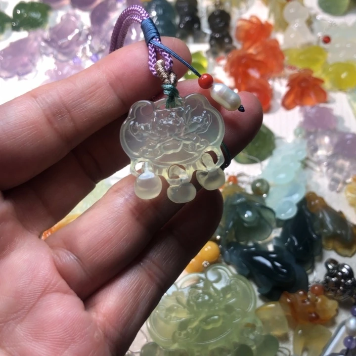 蛇纹石玉未镶嵌耳坠